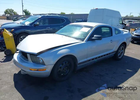 2005 Ford Mustang V6 Deluxe/V6 Premium из США, поврежденный, VIN 1ZVFT80N355140286